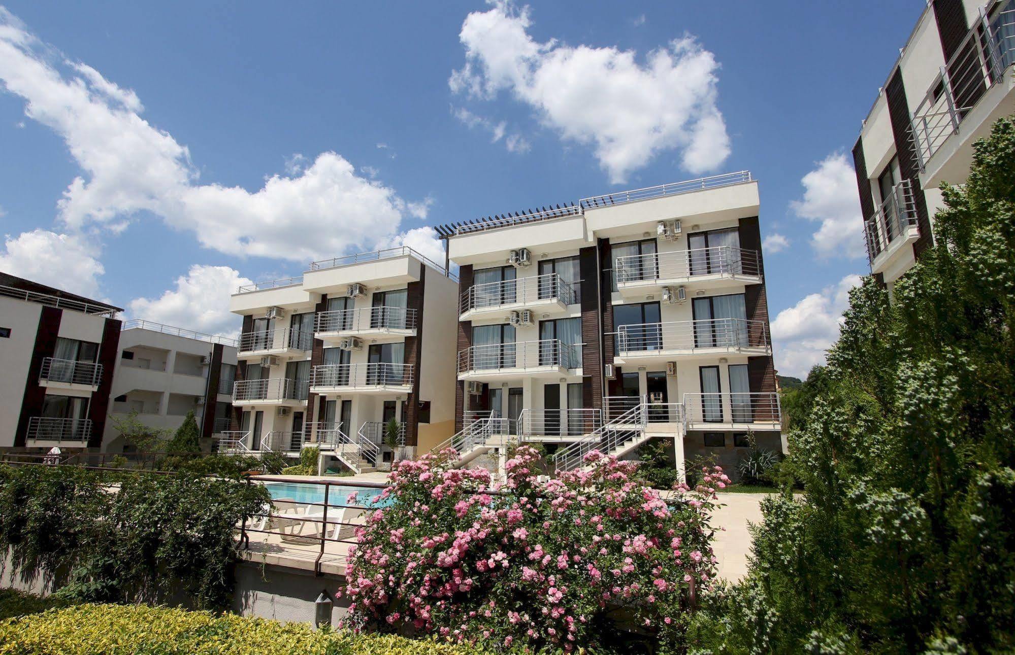 New Line Village Apartments Sunny Beach Buitenkant foto