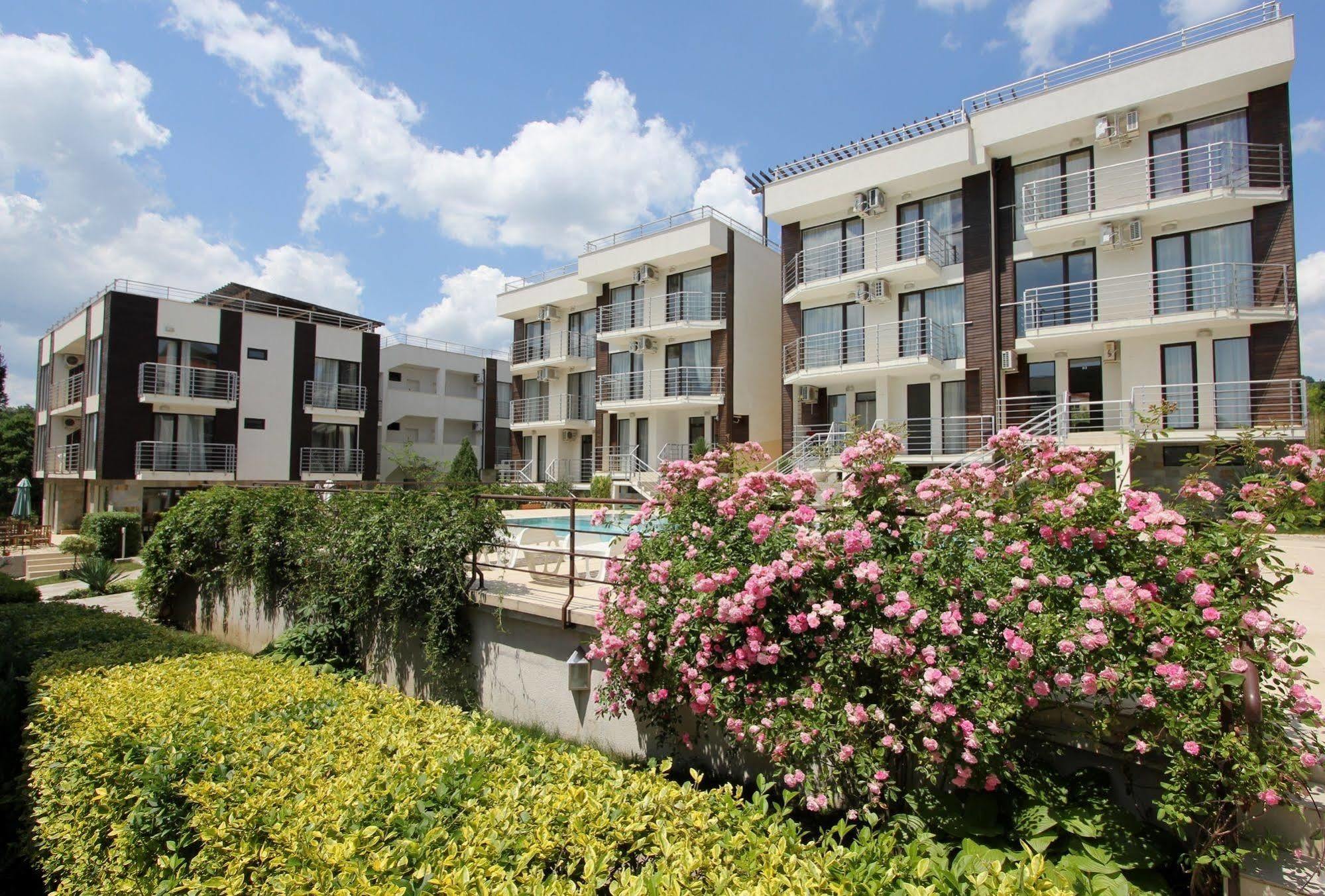 New Line Village Apartments Sunny Beach Buitenkant foto